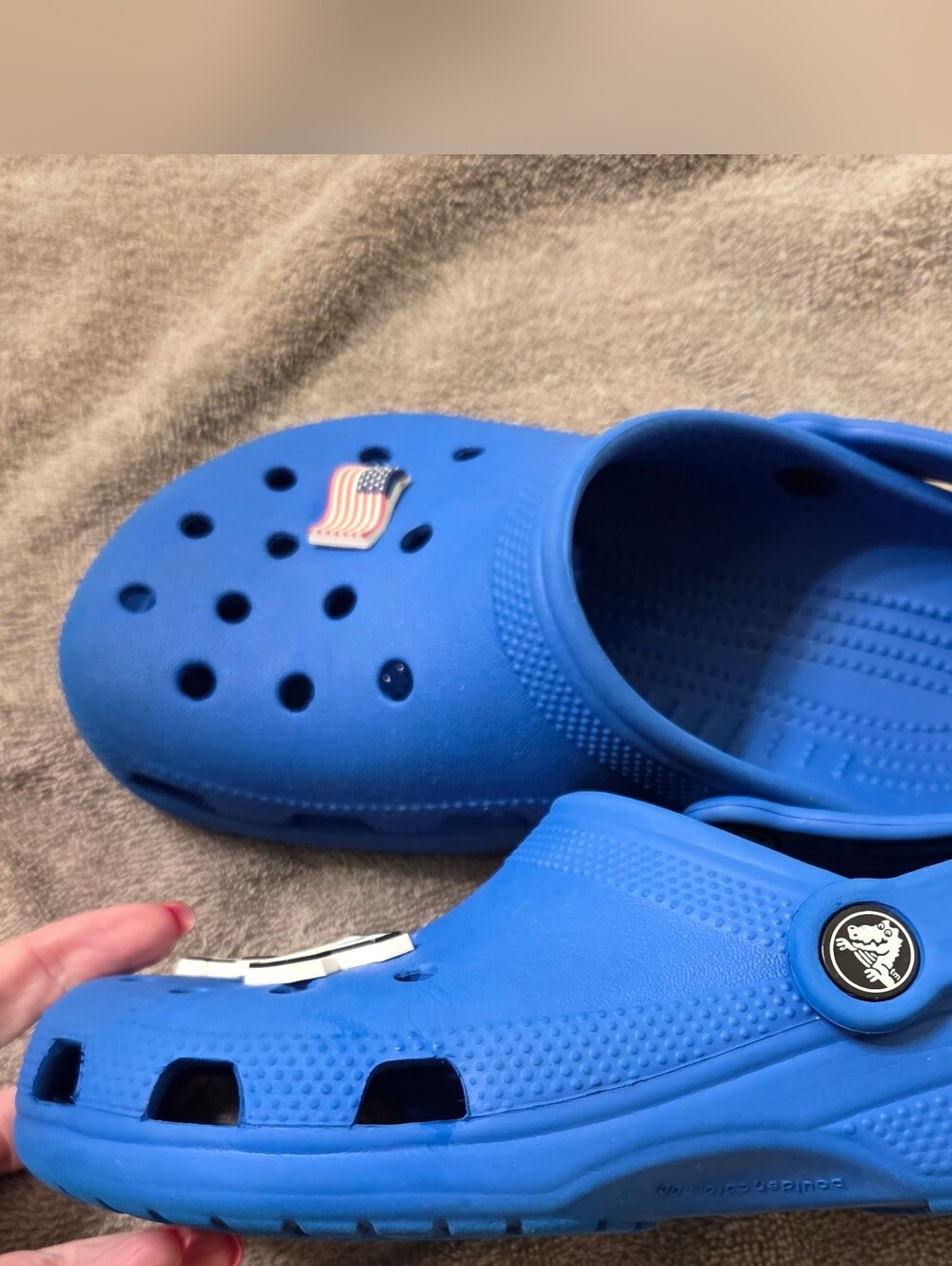 Kids Blue Clog Shoes with Jibbets Size 3 - Picture 2 of 8